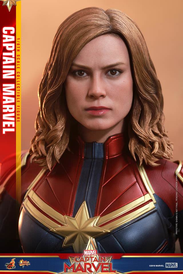 Captain Marvel Deluxe Version Hot Toys sixth scale figure